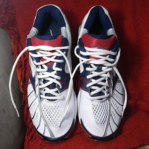 NWOT - Mizuno red, white & blue athletic sneakers